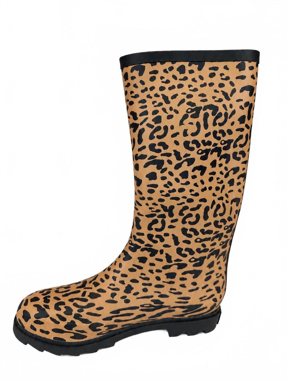 NEW BETSEY JOHNSON women's drizle boot in leopard multi